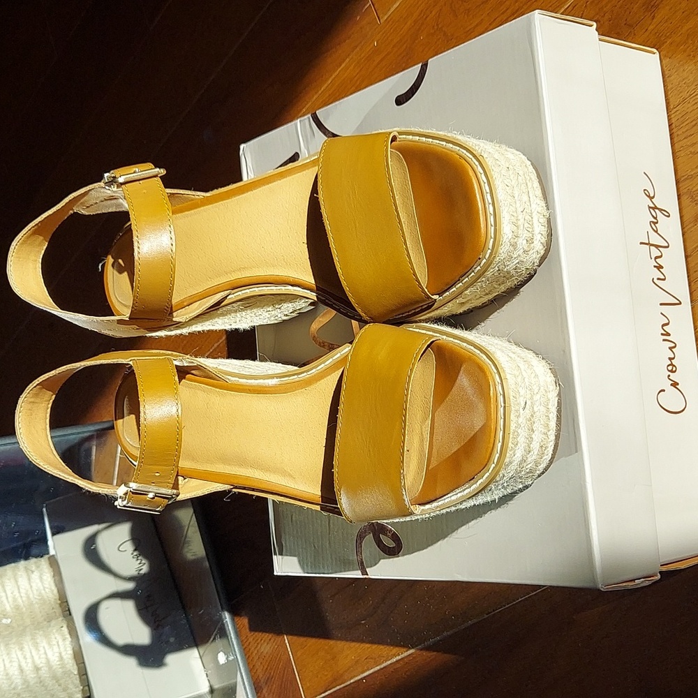 Crown Vintage Platform Wedges - Picture 2 of 6